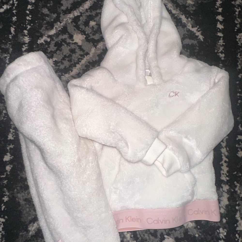 Baby girl 3-6 month Calvin Klein White and Pink Fleece Set
